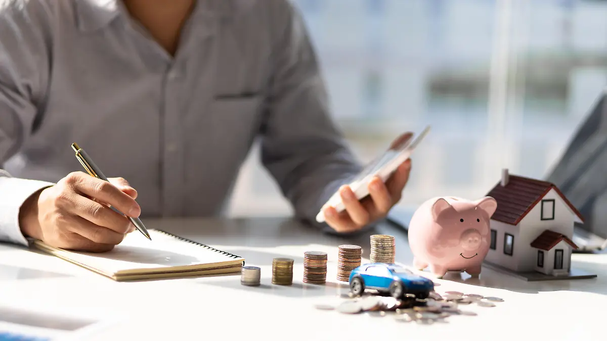 Concept of financial planning responsibility expenses and income.