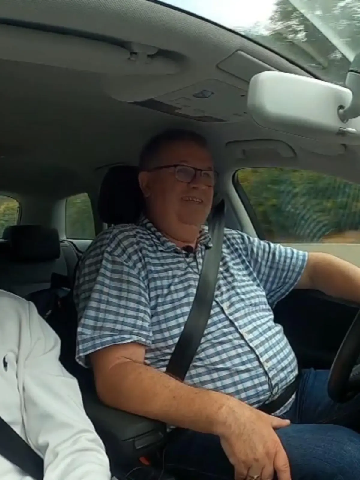 Um günstig von A nach B zu kommen sind angesichts der hohen Benzinpreise, der überfüllten Bahnen und des Klimaschutzes Mitfahrgelegenheiten wieder voll im Trend. Mit nur wenigen Klicks finden Autofahrer und Mitfahrer zueinander. Unser RTL-Reporter Felix Breiner hat die Fahrt als Mitfahrer für uns gewagt. Wie die Fahrt abgelaufen ist, zeigen wir im Video. 