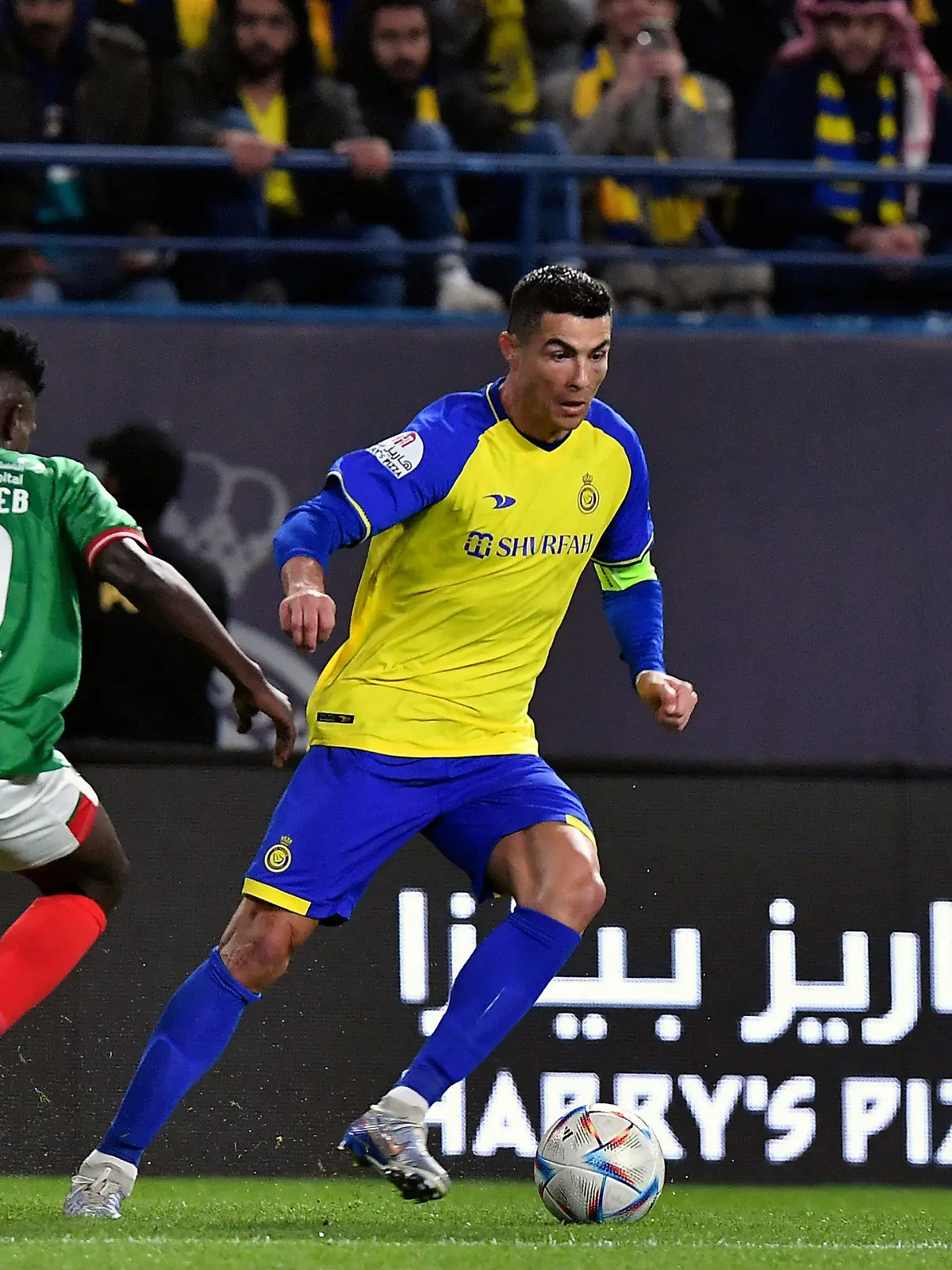 ARCHIV - 22.01.2023, Saudi-Arabien, Riad: Cristiano Ronaldo (r) von Al Nassr in Aktion. Mit einer Fair-Play-Geste sorgt Ronaldo für Aufsehen in der asiatischen Champions League. (zu dpa: «Ronaldo erstaunt mit Elfmeter-Verzicht») Foto: -/AP/dpa +++ dpa-Bildfunk +++