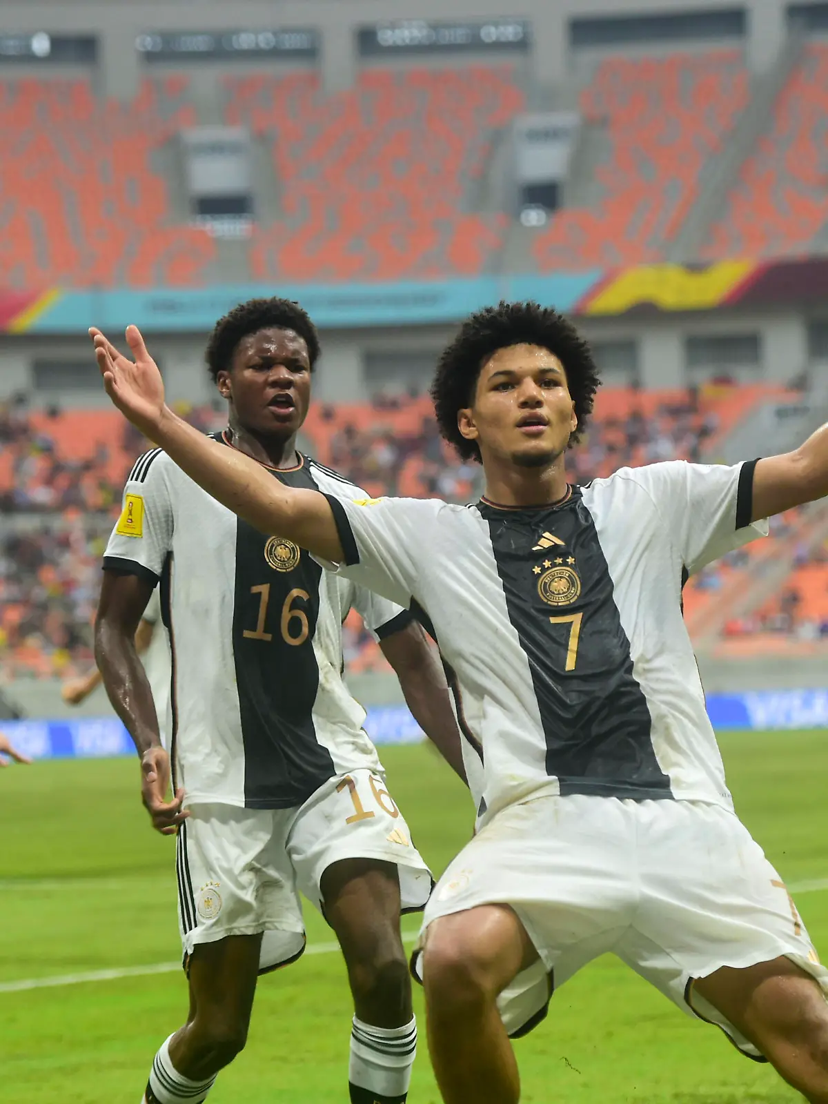 Sport Bilder des Tages 231124 -- JAKARTA, Nov. 24, 2023 -- Paris Brunner R of Germany celebrates after scoring during the quarterfinal match of the FIFA U-17 World Cup Indonesia 2023 between Spain and Germany at The Jakarta International Stadium in Jakarta, Indonesia, Nov. 24, 2023.  SPINDONESIA-JAKARTA-FOOTBALL-FIFA U17, U 17 WORLD CUP-QUARTERFINAL-ESP VS GER Zulkarnain PUBLICATIONxNOTxINxCHN