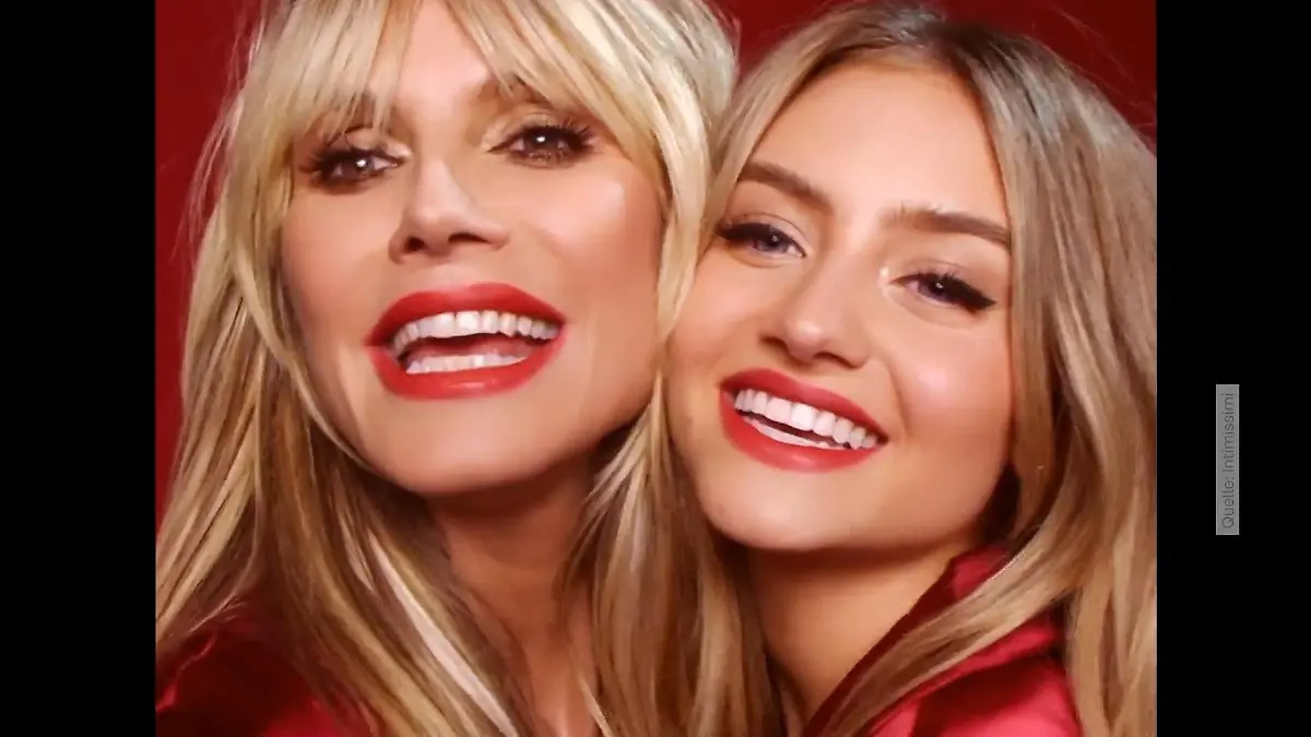 Hier trällern Heidi und Leni um die Wette Festliche Dessous-Kampagne