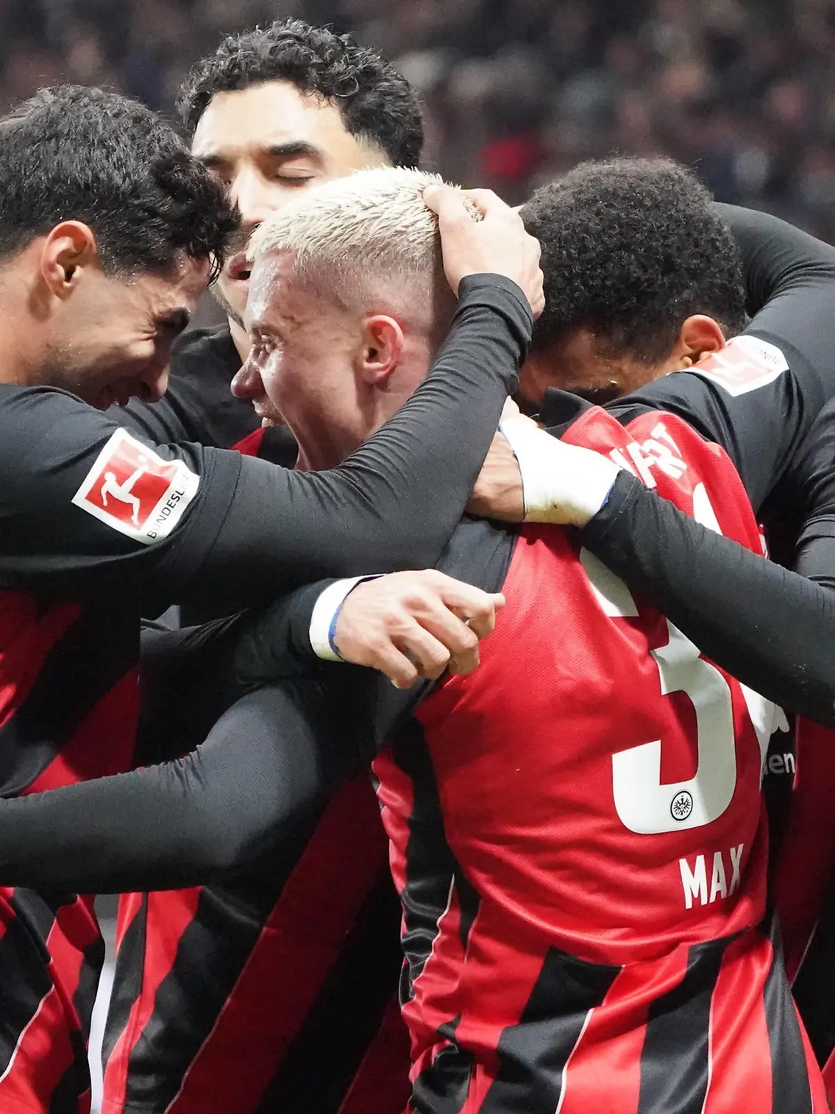 celebrate the goal, Torjubel zum 1:1 Philipp Max Eintracht Frankfurt mit Ansgar Knauff Eintracht Frankfurt, Fares Chaibi Eintracht Frankfurt - Frankfurt 25.11.2023: Eintracht Frankfurt vs. VfB Stuttgart, Deutsche Bank Park, Bundesliga, 12. Spieltag *** celebrate the goal, goal celebration for 1 1 Philipp Max Eintracht Frankfurt with Ansgar Knauff Eintracht Frankfurt , Fares Chaibi Eintracht Frankfurt Frankfurt Frankfurt 25 11 2023 Eintracht Frankfurt vs VfB Stuttgart, Deutsche Bank Park, Bundesliga, Matchday 12