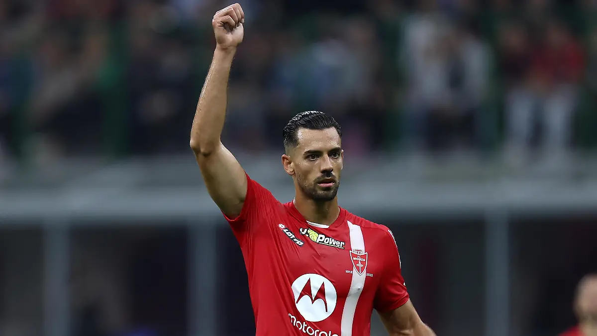 Pablo Mari of Ac Monza gestures during the Serie A match beetween Ac Milan and Ac Monza at Stadio Giuseppe Meazza on October 22, 2022 in Milan, Italy . (Photo Marco Canoniero)