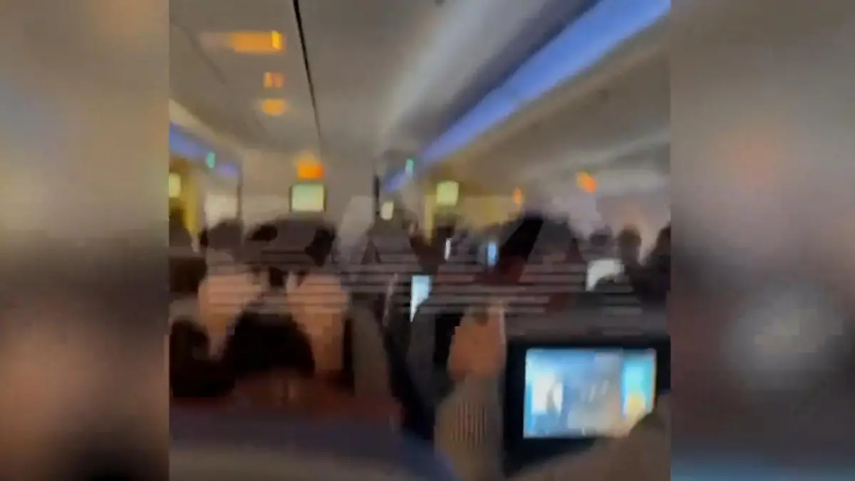 Turbulenzen schütteln Passagiere durch - eine Verletzte Schreck-Moment über den Wolken