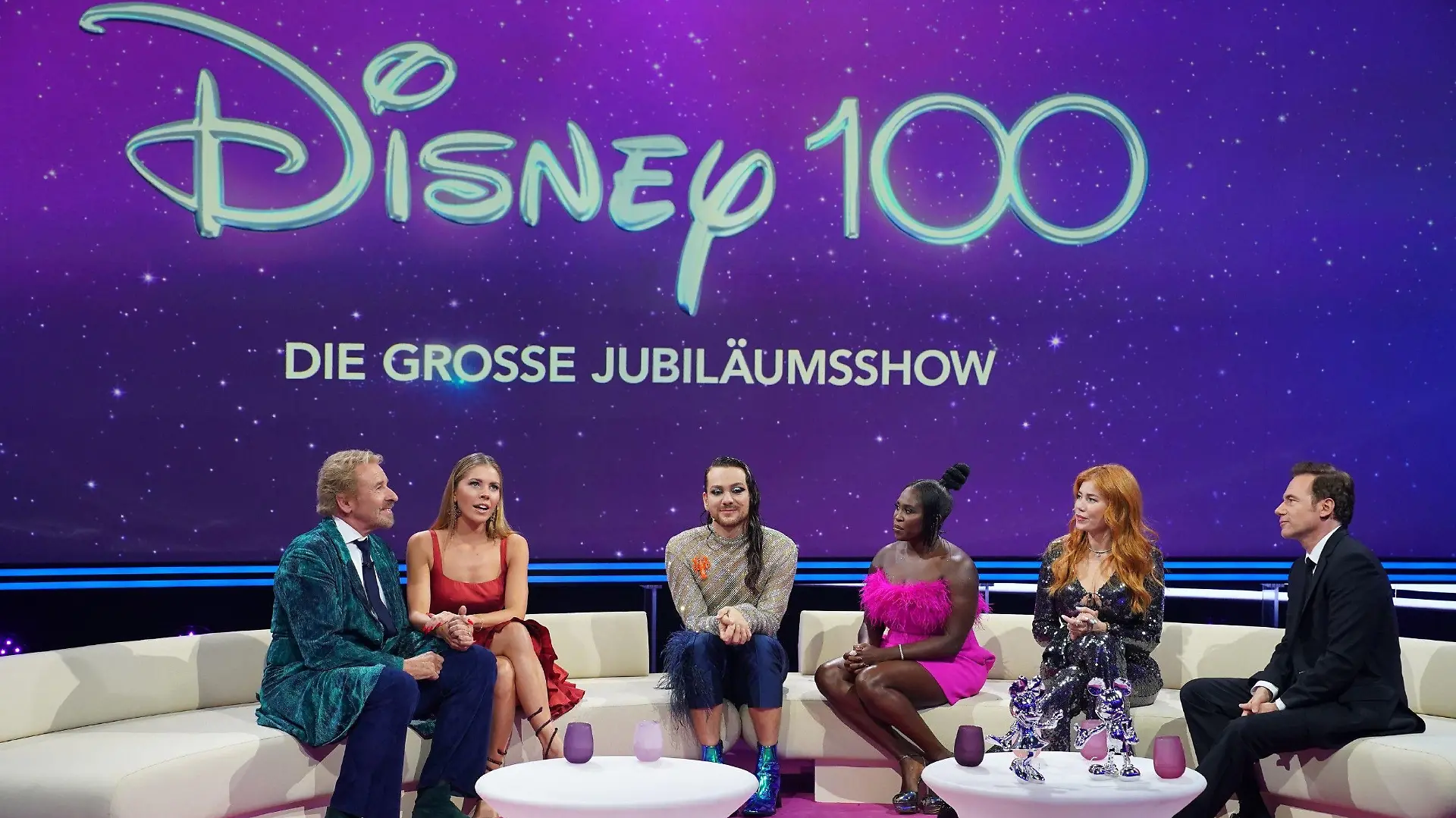 Thomas Gottschalk und Victoria Swarovski mit ihren Gästen: Riccardo Simonetti, Motsi Mabuse, Palina Rojinski und Michael "Bully" Herbig. 



+++ Die Verwendung des sendungsbezogenen Materials ist nur mit dem Hinweis und Verlinkung auf RTL+ gestattet. +++