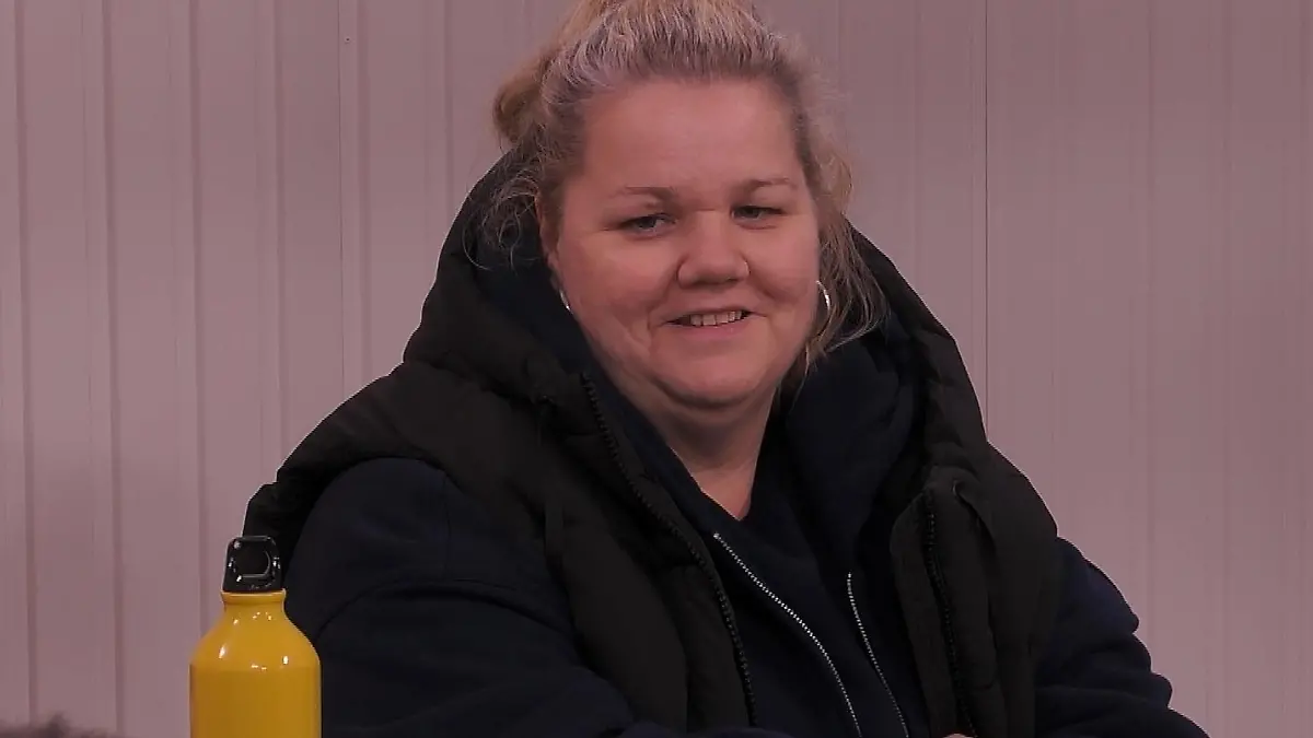 Titel: Promi Big Brother, Staffel 11. Motiv: Manuela berichtet von ihrer Freundin und wie sie herazusfand, dass sie auf Frauen steht. Copyright: SAT.1. Dieses Bild darf bis eine Woche nach Ausstrahlung honorarfrei fuer redaktionelle Zwecke und nur im Rahmen der Programmankuendigung verwendet werden. Spaetere Veroeffentlichungen sind nur nach Ruecksprache und ausdruecklicher Genehmigung der Seven.One Entertainment Group GmbH moeglich. Nicht fuer EPG! Verwendung nur mit vollstaendigem Copyrightvermerk. Das Foto darf nicht veraendert, bearbeitet und nur im Ganzen verwendet werden. Es darf nicht archiviert werden. Es darf nicht an Dritte weitergeleitet werden. Aneinanderreihung/Zusammenlegung/Kopplung von Bildern zum Zweck der Erstellung von Slide-Shows o.ä. nicht gestattet; Verbindung/Einfügen/Anfügen von Werbung nicht gestattet.
Bei Fragen: foto@seven.one
Voraussetzung fuer die Verwendung dieser Programmdaten ist die Zustimmung zu den Allgemeinen Geschaeftsbedingungen der Presselounges der Sen der der Seven.One Entertainment Group GmbH.