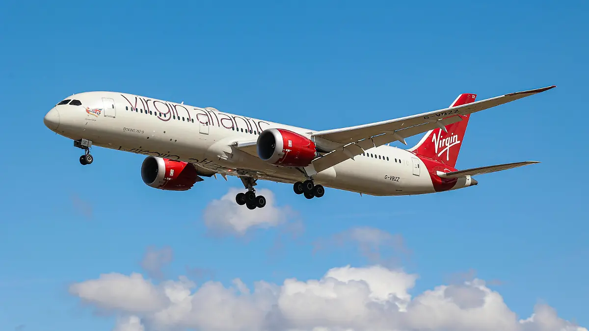 Virgin Atlantic Airways Boeing 787 Dreamliner Landing At London Heathrow Airport Virgin Atlantic Airways Boeing 787 Dreamliner as seen on final approach flying over the houses of Myrtle Avenue in London, a famous location for plane spotting, for landing at London Heathrow Airport LHR. The modern and advanced wide-body airliner B787-9 Dreamliner passenger airplane has the registration G-VBZZ, has the name Queen Bee and is powered by 2x RR Rolls Royce jet engines. Virgin Atlantic is a British airline with its head office in Crawley, England with its main base at Heathrow and secondary Manchester airport. Virgin will join the SkyTeam airline alliance group in 2023. During the summer of 2022 the European Aviation industry is facing long delays, PUBLICATIONxNOTxINxFRA Copyright: xNicolasxEconomoux originalFilename: economou-virginat220824_npoqf.jpg