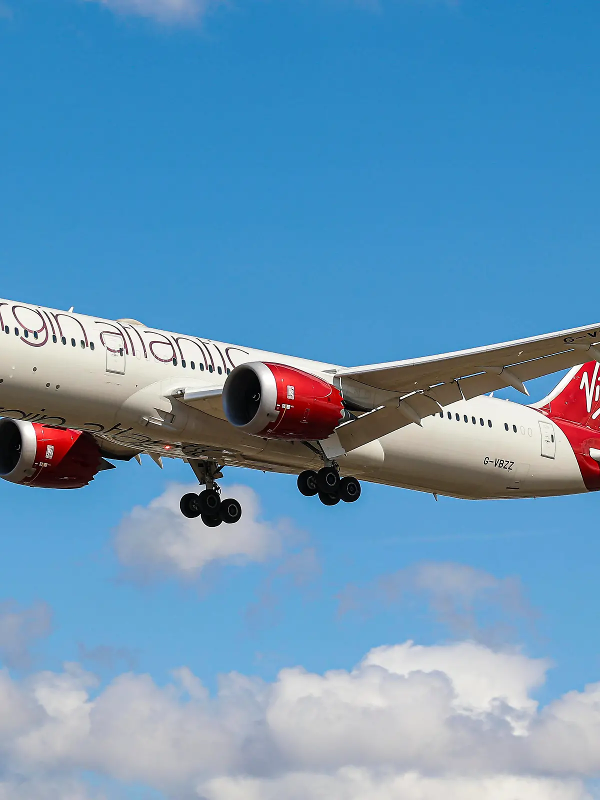 Virgin Atlantic Airways Boeing 787 Dreamliner Landing At London Heathrow Airport Virgin Atlantic Airways Boeing 787 Dreamliner as seen on final approach flying over the houses of Myrtle Avenue in London, a famous location for plane spotting, for landing at London Heathrow Airport LHR. The modern and advanced wide-body airliner B787-9 Dreamliner passenger airplane has the registration G-VBZZ, has the name Queen Bee and is powered by 2x RR Rolls Royce jet engines. Virgin Atlantic is a British airline with its head office in Crawley, England with its main base at Heathrow and secondary Manchester airport. Virgin will join the SkyTeam airline alliance group in 2023. During the summer of 2022 the European Aviation industry is facing long delays, PUBLICATIONxNOTxINxFRA Copyright: xNicolasxEconomoux originalFilename: economou-virginat220824_npoqf.jpg 