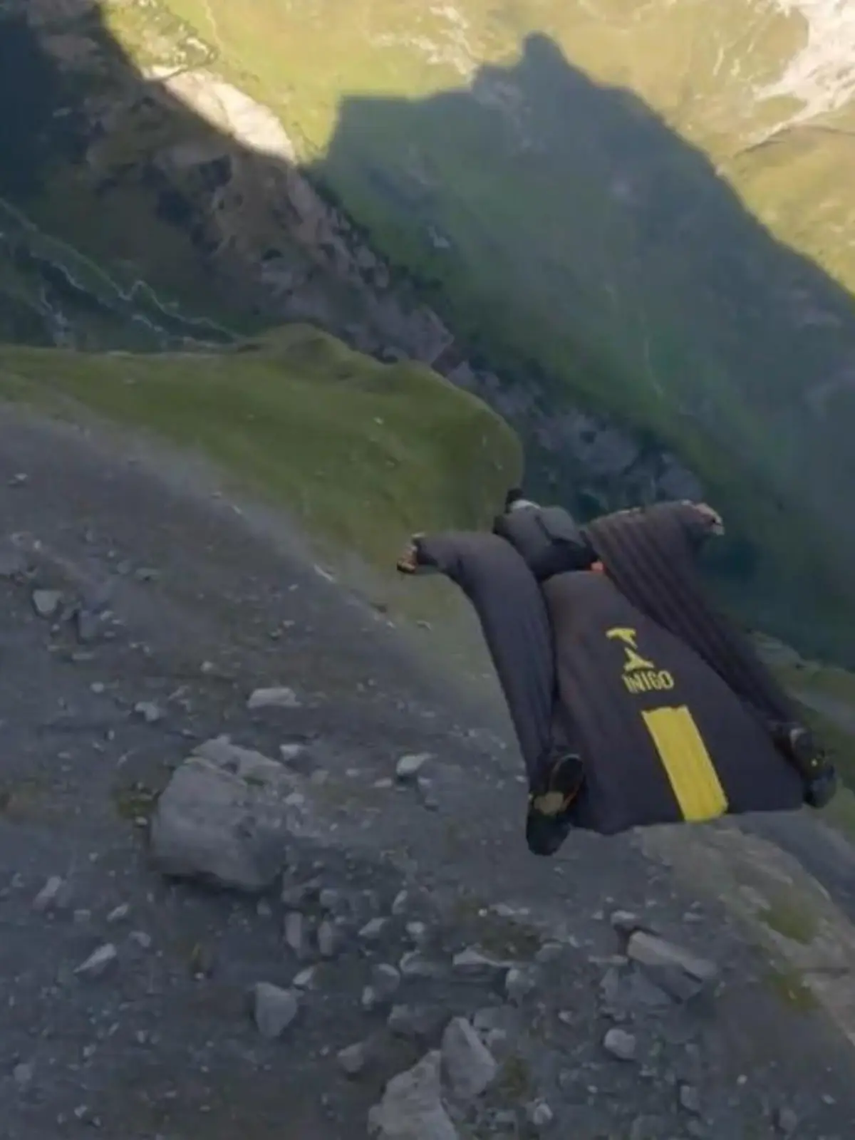 Tim Howell will den Weltrekord - und zwar in einer der gefährlichsten Sportarten der Welt. Er will sich in seinem Wingsuit von einem 8000-Meter-Gipfel stürzen. Seinen riskanten Übungsflug - im Video.