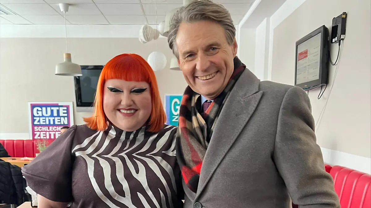 Wolfgang Bahro freut sich über den Besuch und Auftritt von Beth Ditto.