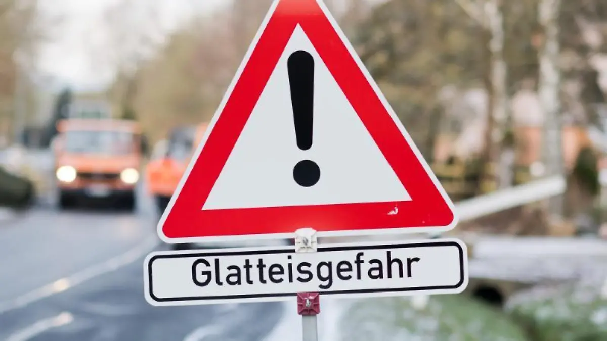 Warnhinweis Glättegefahr