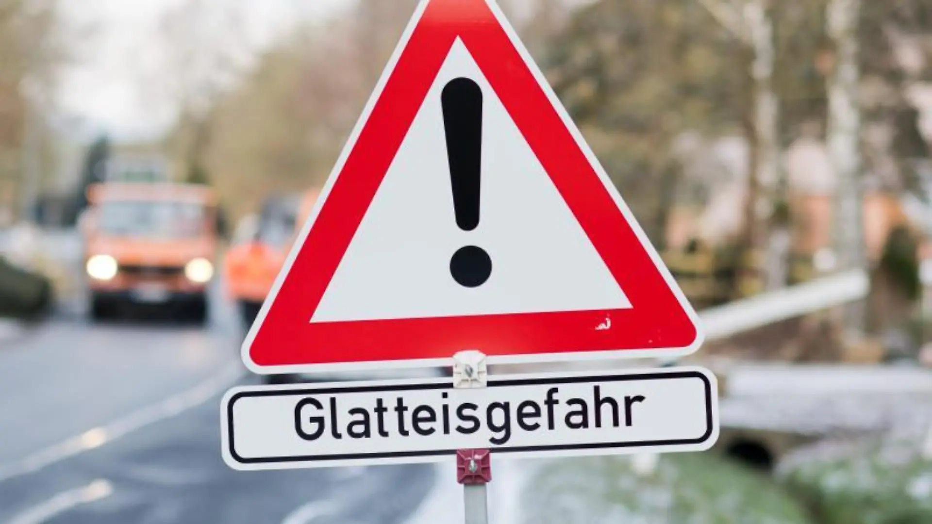 Warnhinweis Glättegefahr