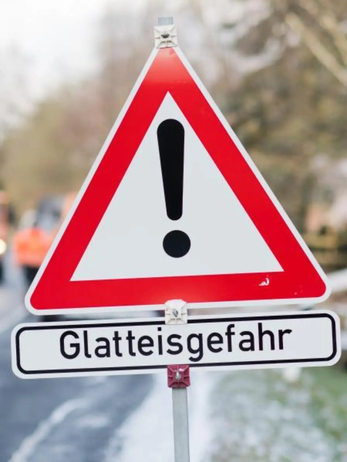Warnhinweis Glättegefahr