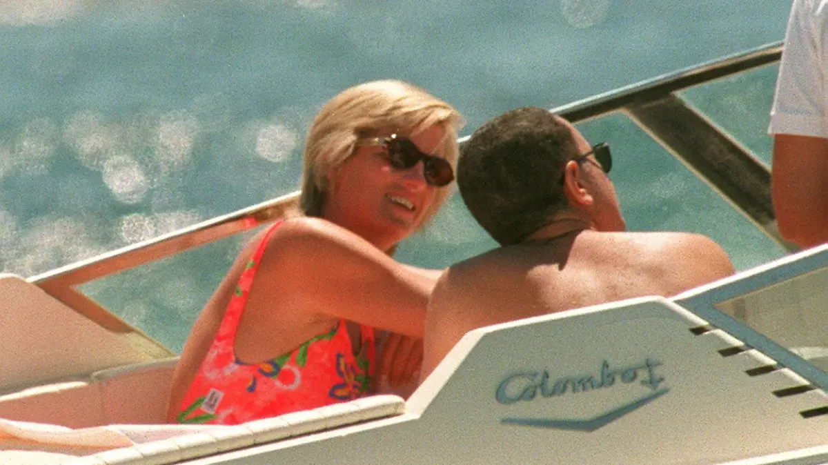 N°1520 Saint Tropez/French Riviera August 07th, 1997 Non exclusive Lady Di and Dodi Al Fayed on holiday in Saint-Tropez. Diana Spencer ( Princesse de Galles );Dodi Al Fayed Saint Tropez France PUBLICATIONxINxGERxSUIxAUTxONLY 262108
Saint Tropez French Riviera August 07th 1997 Non Exclusive Lady Tue and Dodi Al Fayed ON Holiday in Saint Tropez Diana Spencer Princesse de Galles Dodi Al Fayed Saint Tropez France PUBLICATIONxINxGERxSUIxAUTxONLY 262108