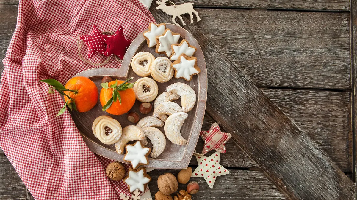 Verschiedene Plätzchen und Nüsse Zu Weihnachten - Christmas cookies *** Different Cookies and Nuts to Christmas Christmas Cookies PUBLICATIONxINxGERxSUIxAUTxHUNxONLY 1079704562  