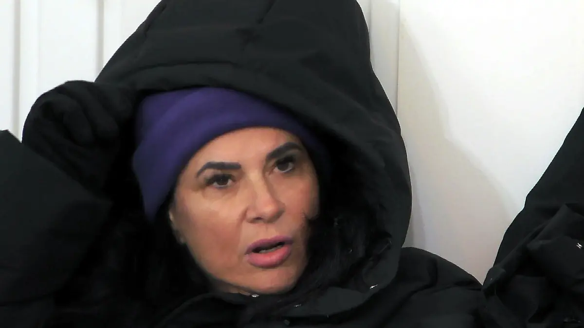 Titel: Promi Big Brother, Staffel 11. Motiv: Iris Klein (li.) berichtet Dilara Kruse von den Schicksalsschlägen in ihrem Leben. Copyright: SAT.1. Dieses Bild darf bis eine Woche nach Ausstrahlung honorarfrei fuer redaktionelle Zwecke und nur im Rahmen der Programmankuendigung verwendet werden. Spaetere Veroeffentlichungen sind nur nach Ruecksprache und ausdruecklicher Genehmigung der Seven.One Entertainment Group GmbH moeglich. Nicht fuer EPG! Verwendung nur mit vollstaendigem Copyrightvermerk. Das Foto darf nicht veraendert, bearbeitet und nur im Ganzen verwendet werden. Es darf nicht archiviert werden. Es darf nicht an Dritte weitergeleitet werden. Aneinanderreihung/Zusammenlegung/Kopplung von Bildern zum Zweck der Erstellung von Slide-Shows o.ä. nicht gestattet; Verbindung/Einfügen/Anfügen von Werbung nicht gestattet.
Bei Fragen: foto@seven.one
Voraussetzung fuer die Verwendung dieser Programmdaten ist die Zustimmung zu den Allgemeinen Geschaeftsbedingungen der Presselounges der Sen der der Seven.One Entertainment Group GmbH.
