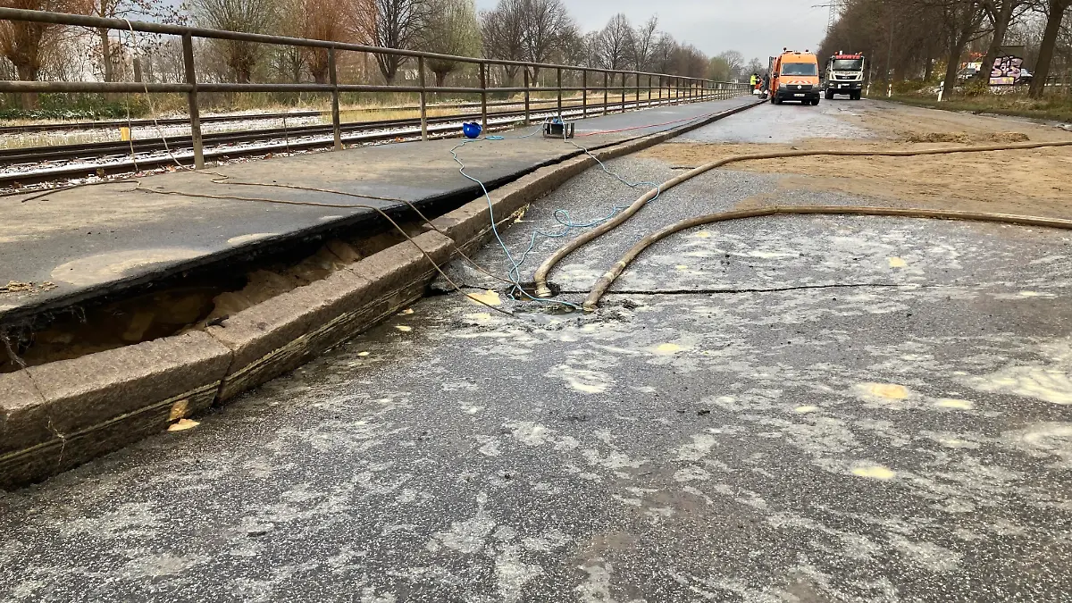 Die Straße ist abgesackt.