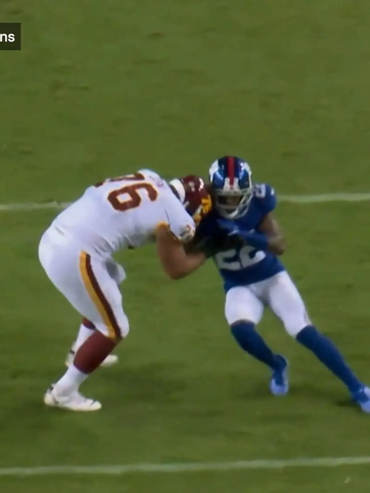 Die NFL greift in diesem Jahr hart durch, wenn es um Geldstrafen für Kopfangriffe geht. Nun muss der deutsche NFL-Star Amon-Ra St. Brown für einen Block gegen Jaquan Brisker von den Chicago Bears einer Geldstrafe von 43.709 Dollar bezahlen. Der Block des Wide Receivers der Detroit Lions wurde während des Spiels nicht geahndet.