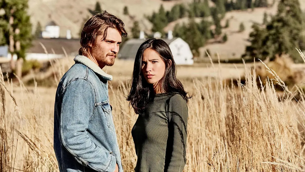 Kayce Dutton (Luke Grimes) und seine indianische Frau Monica (Kelsey Asbille) in "Yellowstone" - jetzt auf RTL+