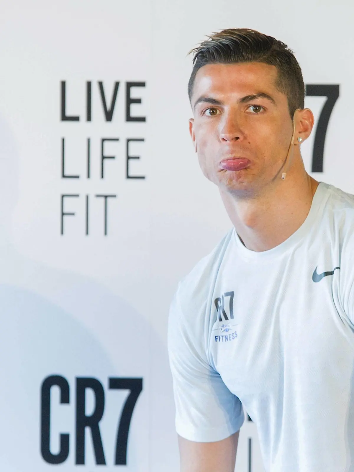Cristiano Ronaldo (32), der Fussballspieler bei der der Vorstellung vom CR7 Fitness Gym am 13.03.2017 in Madrid Real Madrid s Portuguese Forward Cristiano Ronaldo Presents CR7 Fitness Gyms in Madrid on March 13, 2017 PUBLICATIONxINxGERxSUIxAUTxONLY

Cristiano Ronaldo 32 the Football players at the the presentation of CR7 Fitness Gym at 13 03 2017 in Madrid Real Madrid s Portuguese Forward Cristiano Ronaldo presents CR7 Fitness Gyms in Madrid ON March 13 2017 PUBLICATIONxINxGERxSUIxAUTxONLY  