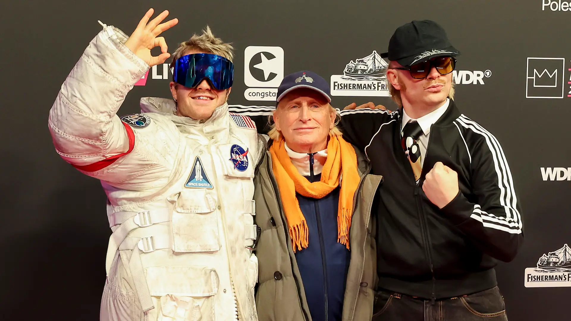 Ski Aggo, Otto Waalkes und Joost bei der 24. Verleihung der 1Live Krone im Lokschuppen in Bielefeld / 301123
***24th 1Live Krone Music Award at location Lokschuppen in Bielefeld 11/30/23 GERMANY***
