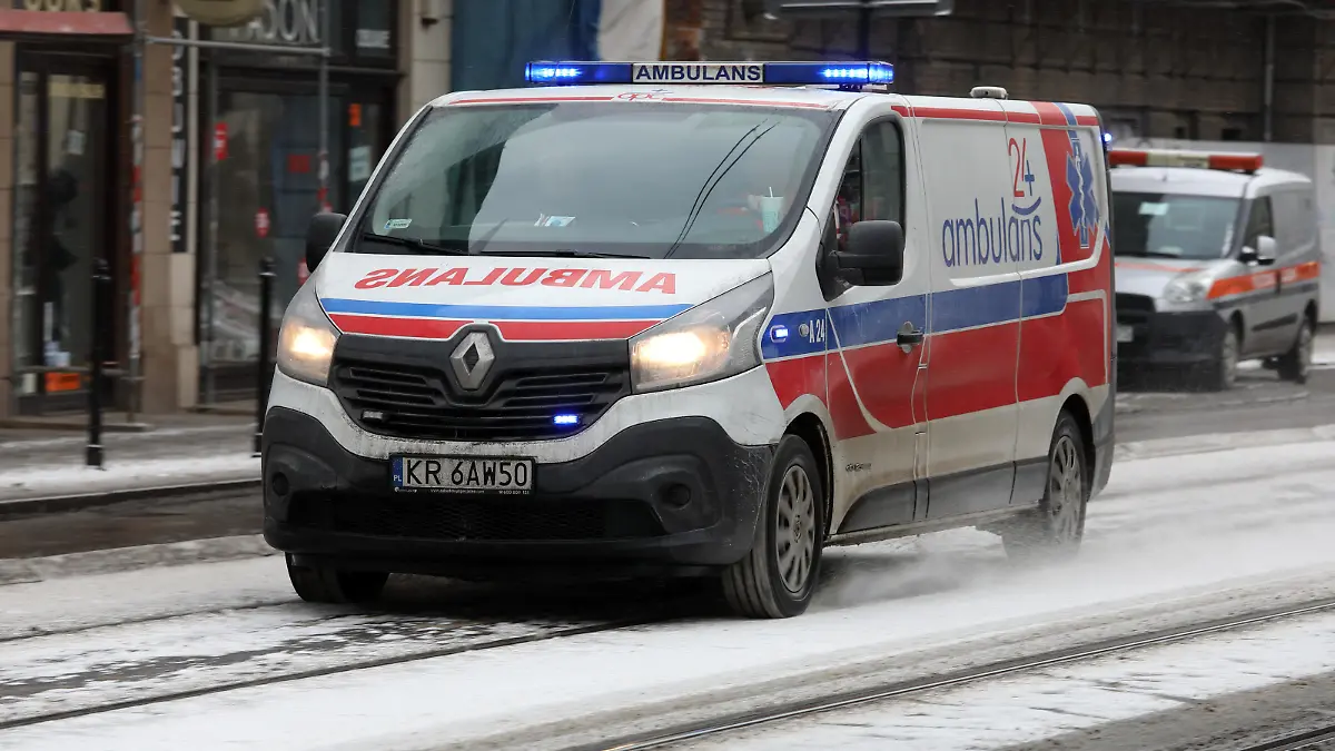 25.01.2019, Kleinpolen, Krakau, Polen, Notarzt auf Einsatzfahrt. 00S190125D088CARO.JPG