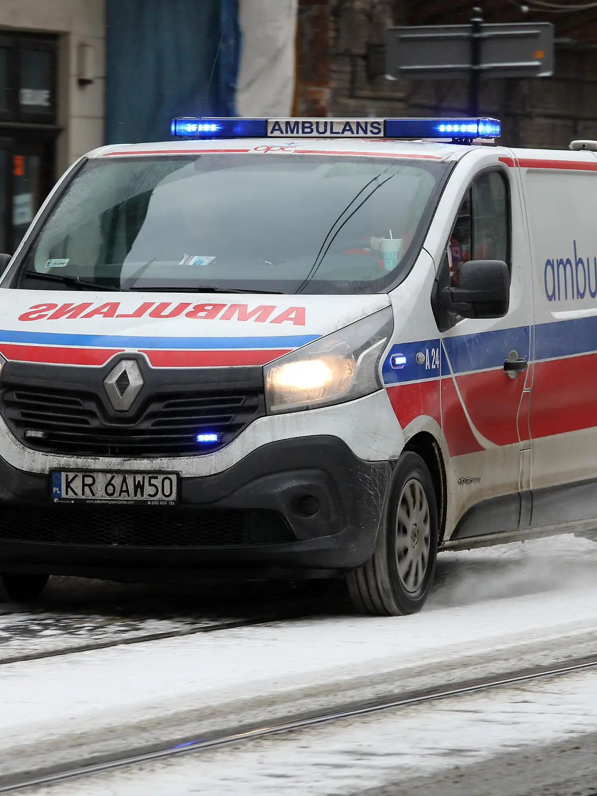 25.01.2019, Kleinpolen, Krakau, Polen, Notarzt auf Einsatzfahrt. 00S190125D088CARO.JPG