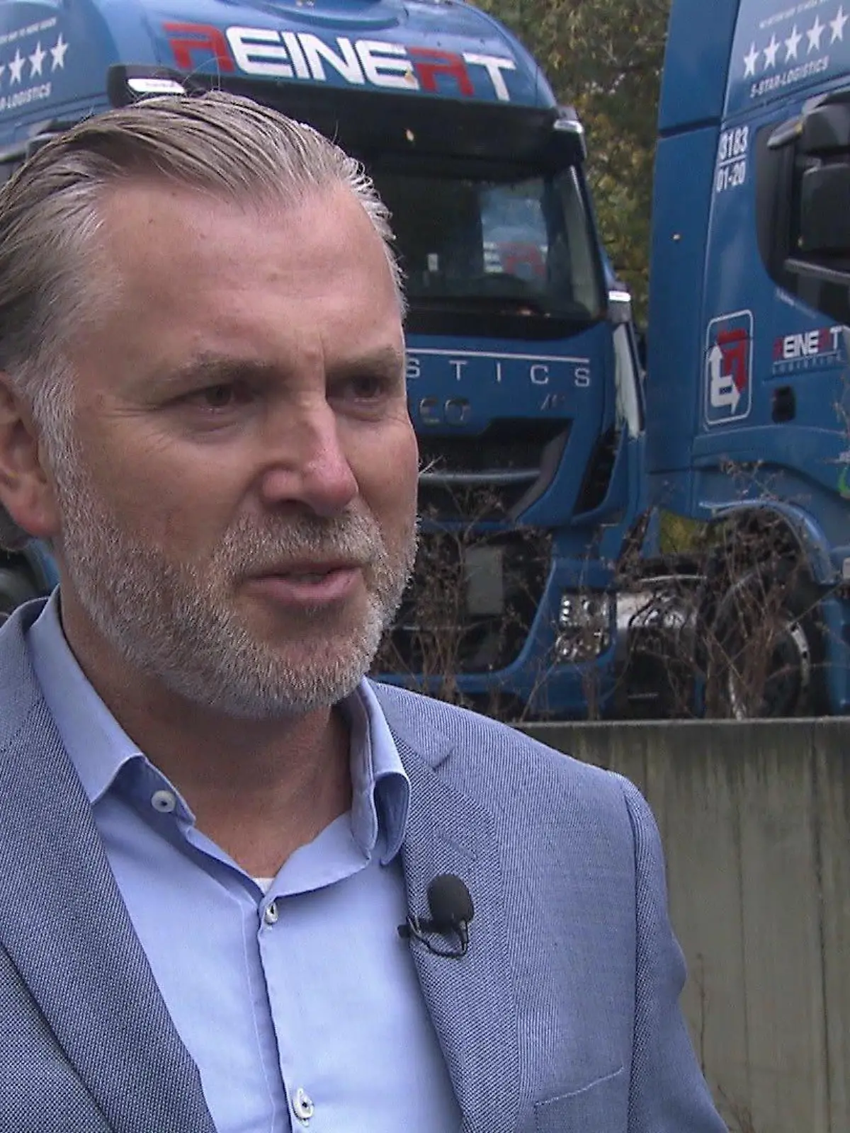 Logistik-Unternehmer René Reinert leidet. Denn: Die meisten seiner 500 LKW werden mit Flüssiggas (LNG) betrieben. Vor einigen Jahren stellte Reinert fast seine gesamte Flotte von Diesel auf LNG um, aus Kosten- und Klimaschutzgründen.