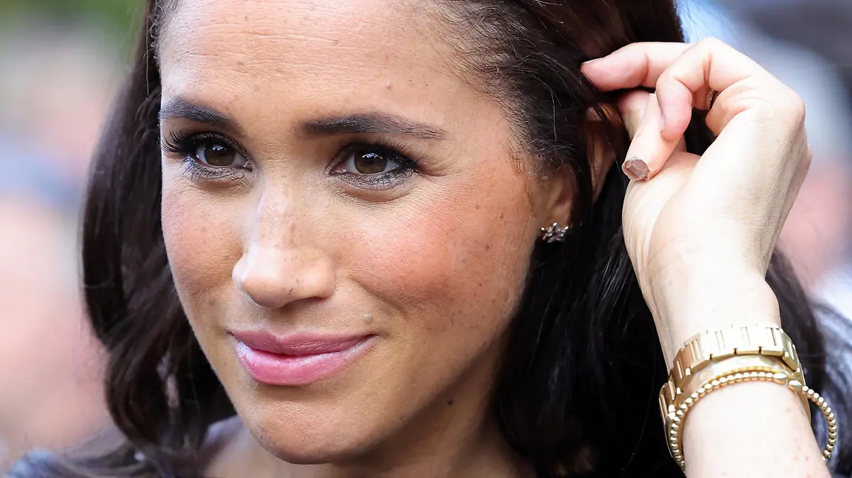ARCHIV - 10.09.2022, Großbritannien, Windsor: Meghan, Herzogin von Sussex, trifft nach dem Tod der britischen Königin auf Schloss Windsor mit der Öffentlichkeit zusammen. Die mit ihrer Familie in Kalifornien lebende Herzogin Meghan will mit ihrem Podcast dazu beitragen, von der Öffentlichkeit als «echter Mensch» wahrgenommen werden. (zu dpa "Herzogin Meghan will als «echter Mensch» wahrgenommen werden") Foto: Chris Jackson/PA Wire/dpa +++ dpa-Bildfunk +++