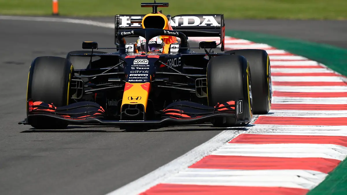 Formula 1 2021: Mexican GP AUTODROMO HERMANOS RODRIGUEZ, MEXICO - NOVEMBER 07: Max Verstappen, Red Bull Racing RB16B during the Mexican GP at Autodromo Hermanos Rodriguez on Sunday November 07, 2021 in Mexico City, Mexico. Photo by Mark Sutton / Sutton Images Images PUBLICATIONxINxGERxSUIxAUTxHUNxONLY GP2118_201340_MS22124