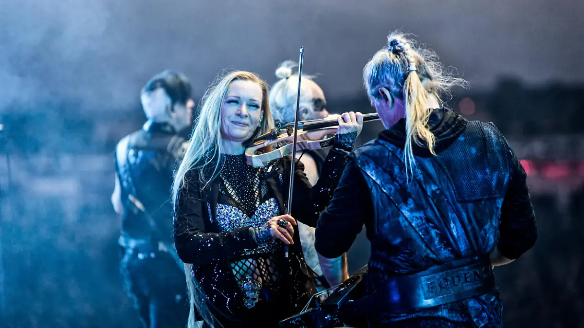Violinistin Ally Storch und ihre Bandkollegen.