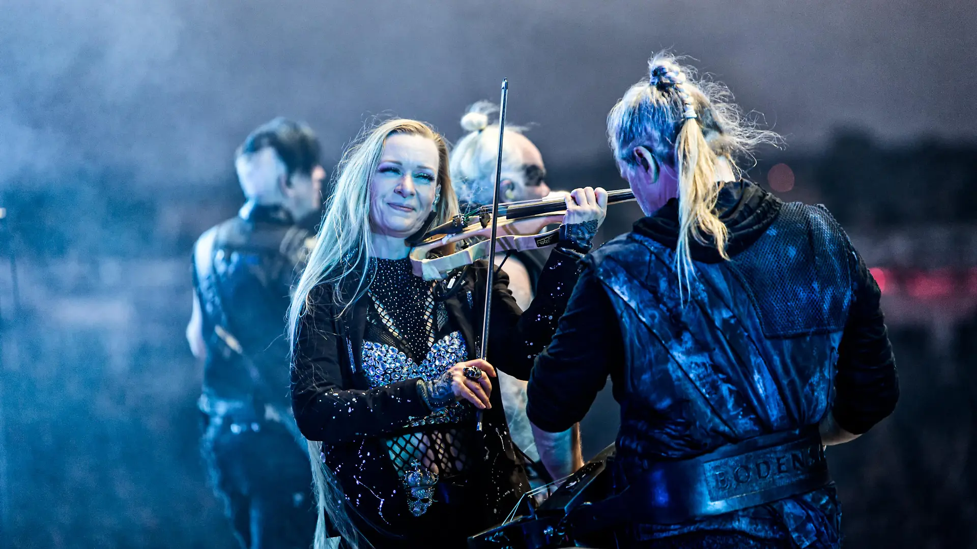 Violinistin Ally Storch und ihre Bandkollegen.