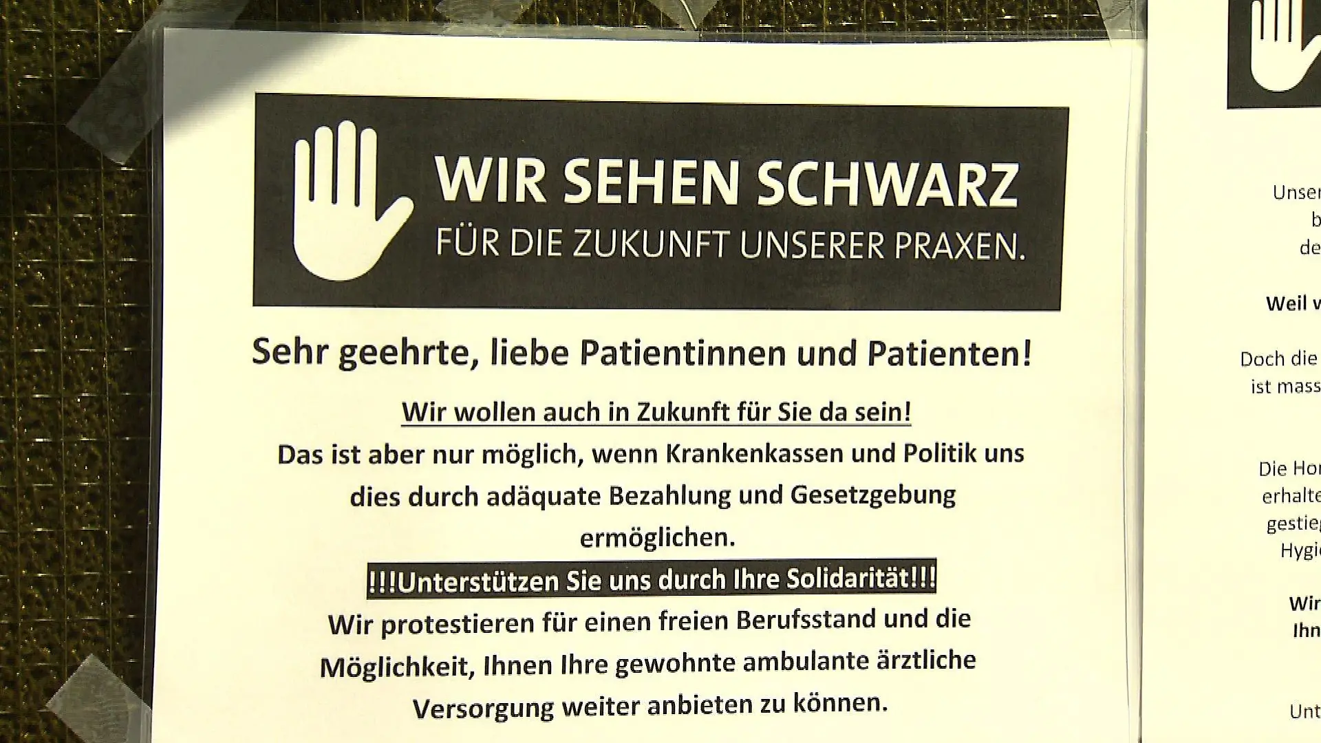 "Wir sehen schwarz" - auch Petra Hummels Praxis in Bad Homburg blieb am 26. Oktober aus Protest geschlossen.