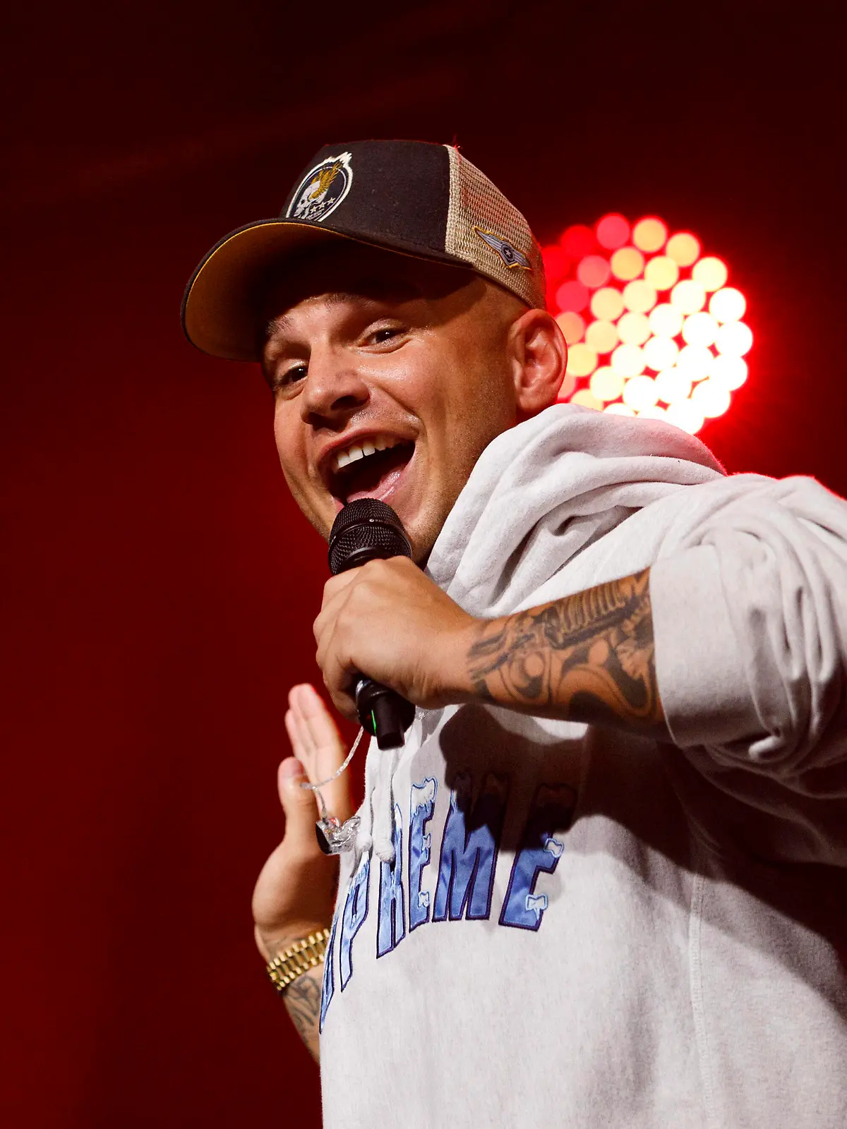  Pietro Lombardi live bei seinem Sommerkonzert im OWL Event Center. Halle Westfalen, 10.09.2021 *** Pietro Lombardi live at his summer concert at the OWL Event Center Halle Westfalen , 10 09 2021 Foto:xC.xHardtx/xFuturexImage