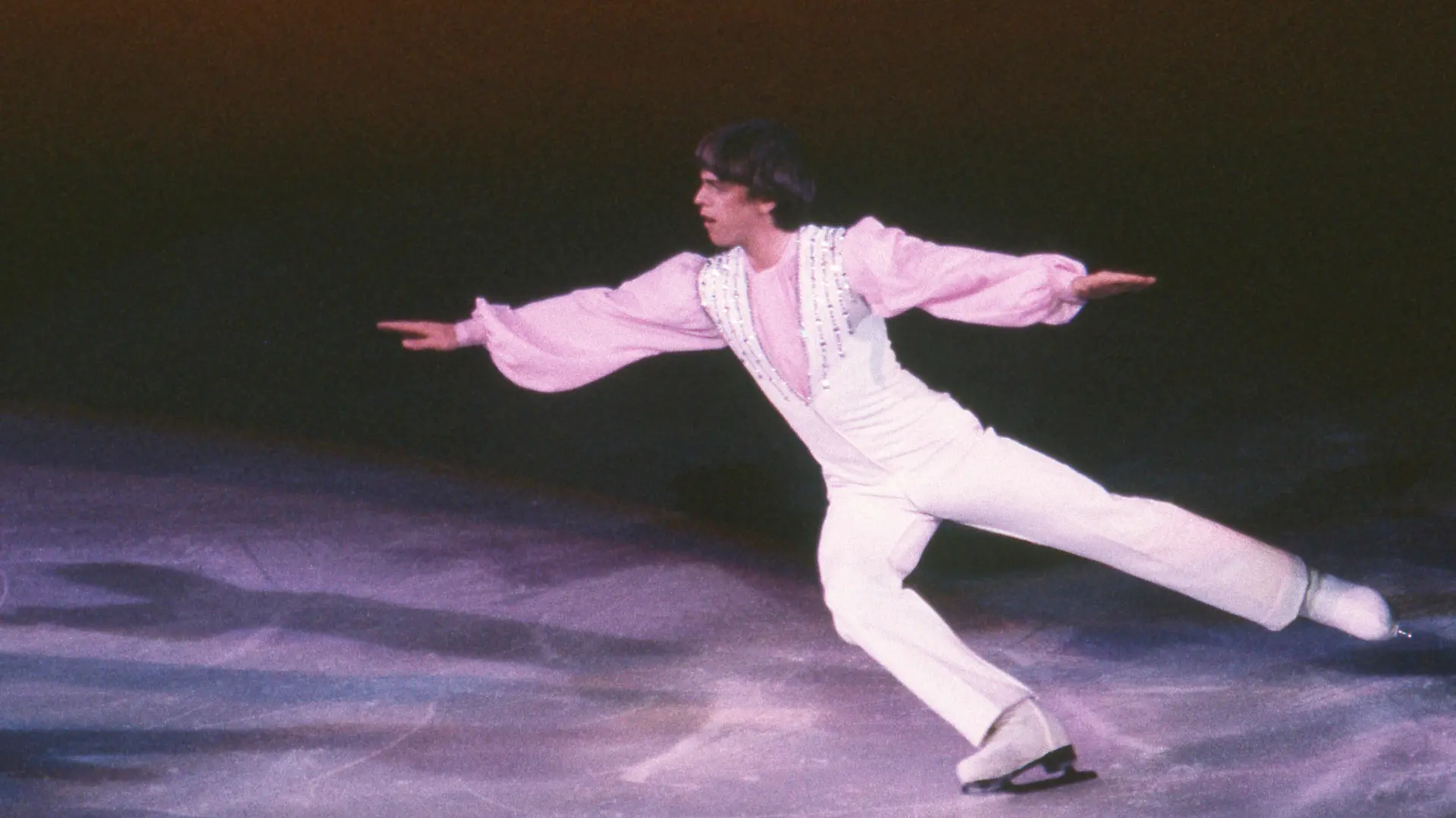Rudi CERNE, Deutschland, ehemaliger Eiskunstlaeufer, heute Fernsehmoderator, TV-Moderator, nach seiner Amateur-Karriere lief Cerne von 1984 bis 1988 fuer die Show "Holiday on Ice", Aktion, undatierte Aufnahme ca. 1986, Â