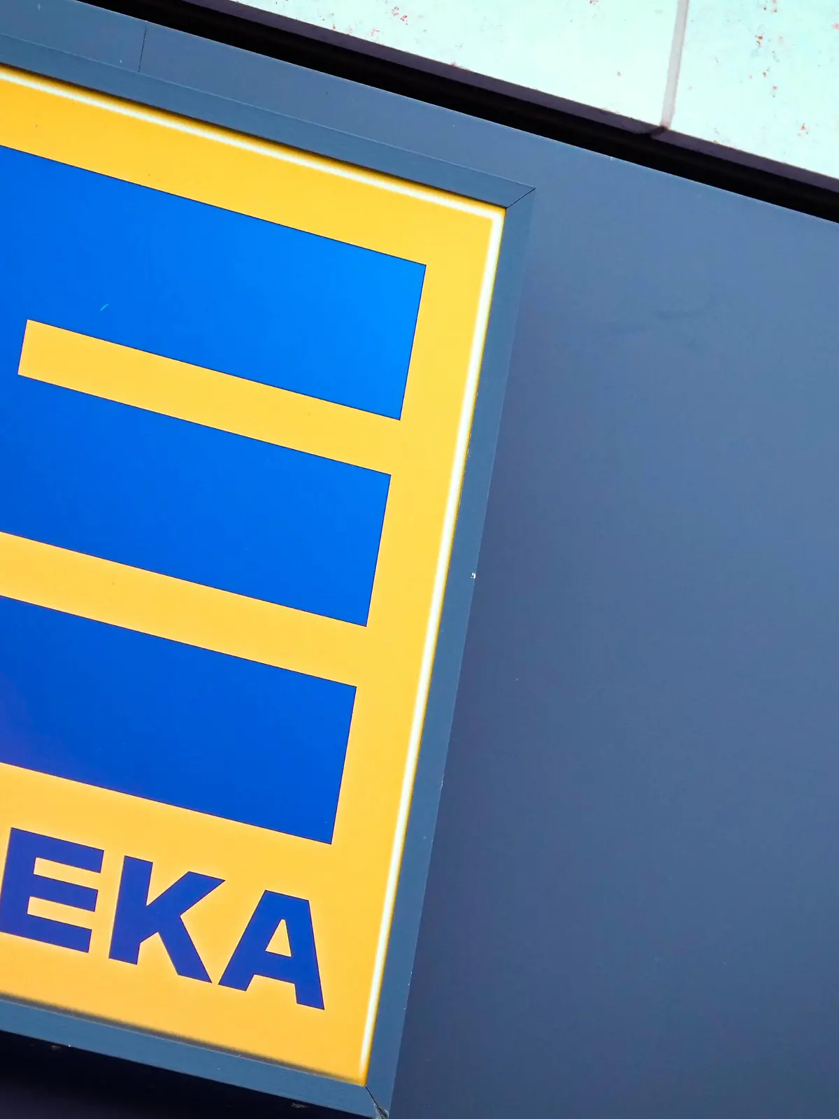 Symbolbild des Lebensmitteleinzelhaendler EDEKA Symbolfoto Logo des Supermarkt EDEKA Deutschland *** Symbol image of food retailer EDEKA symbol photo logo of supermarket EDEKA Germany