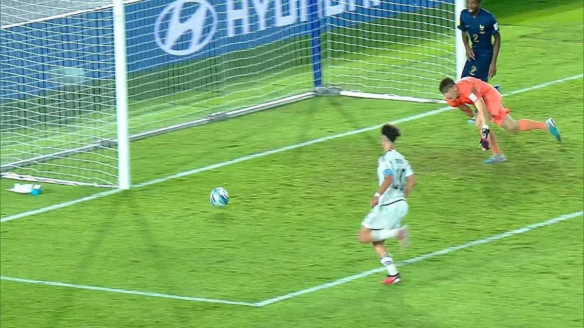 2:0! Noah Darvich erhöht aus spitzem Winkel U17-WM-Finale: DFB-Jungs auf Kurs