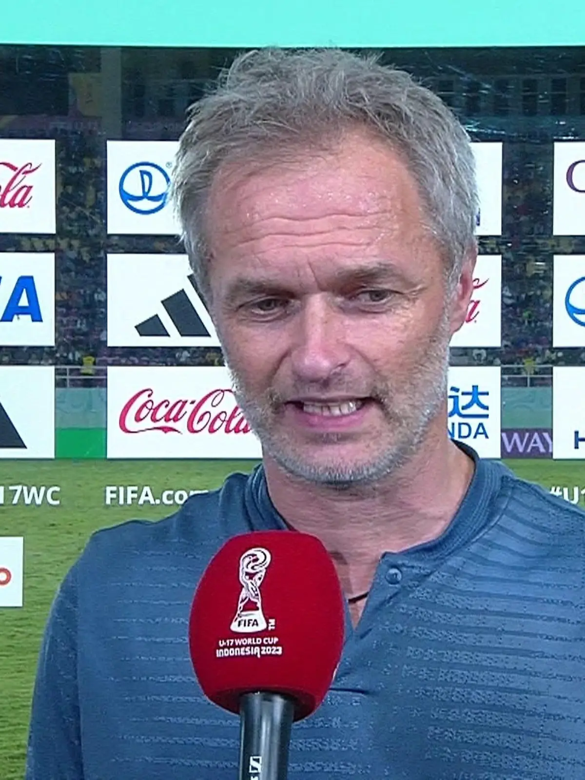 "Wir sind Europa und Weltmeister", sagt U17-Trainer Christian Wück nach dem historischen Triumph im WM-Finale. "Ich habe den Jungs gesagt, sie machen sich heute unsterblich. Mir fehlen die Worte, es ist ein unglaubliches Glücksgefühl." Im wohl größten Moment seiner Trainer-Karriere denkt Wück aber auch an seine Familie.
