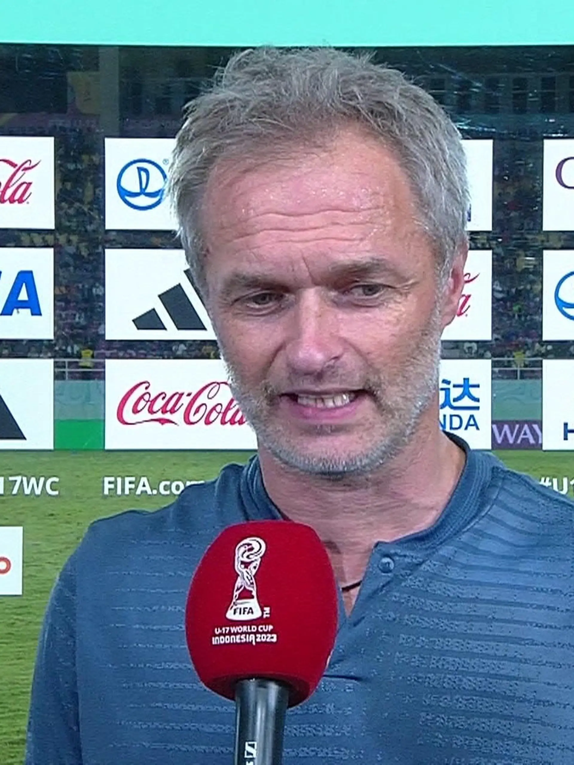 "Wir sind Europa und Weltmeister", sagt U17-Trainer Christian Wück nach dem historischen Triumph im WM-Finale. "Ich habe den Jungs gesagt, sie machen sich heute unsterblich. Mir fehlen die Worte, es ist ein unglaubliches Glücksgefühl." Im wohl größten Moment seiner Trainer-Karriere denkt Wück aber auch an seine Familie.