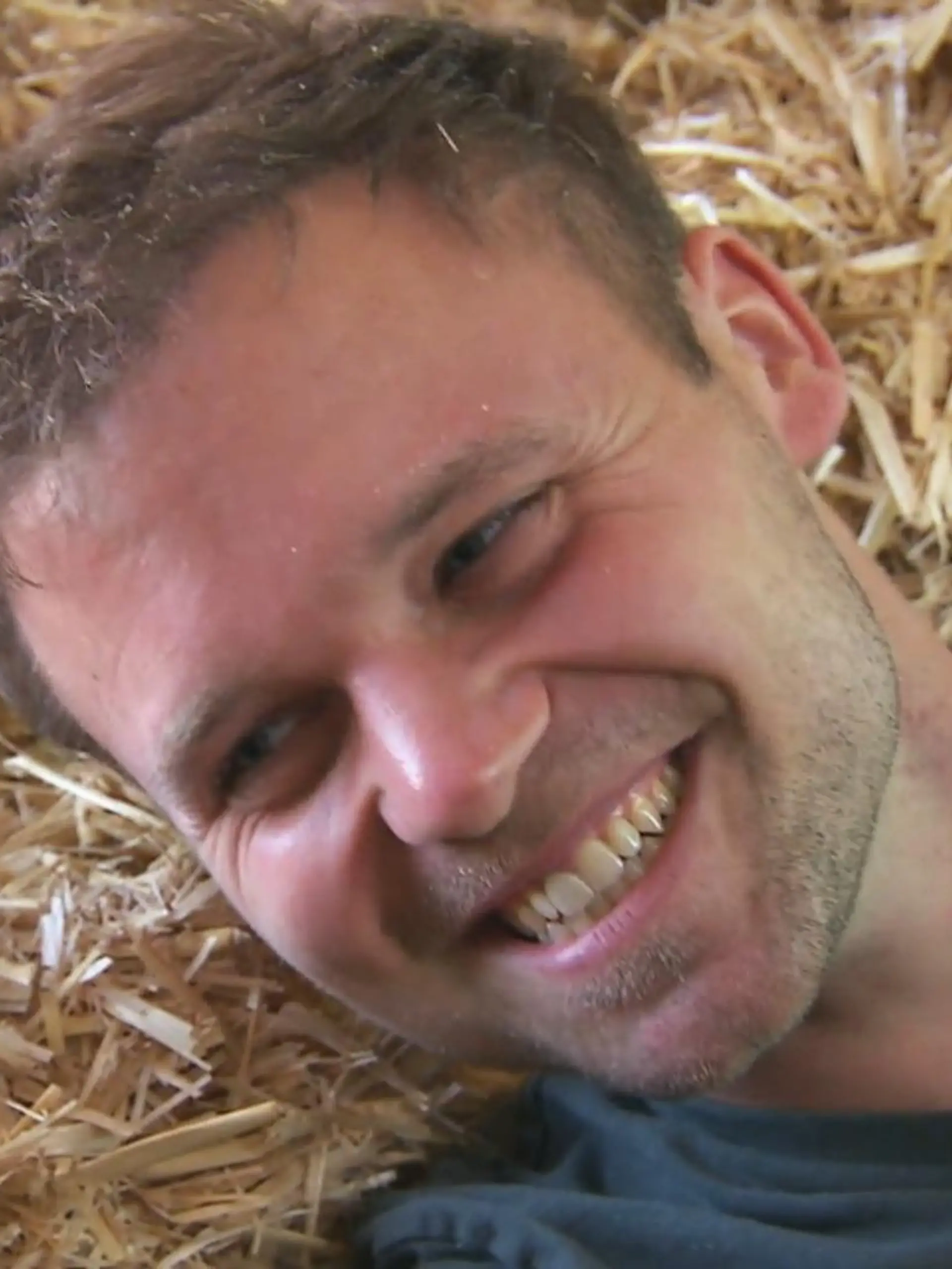 Bei Milchbauer André wird jetzt gekuschelt!