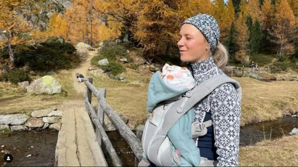 Ex-Biathletin Miriam Neureuther genießt den Herbst mit Baby.