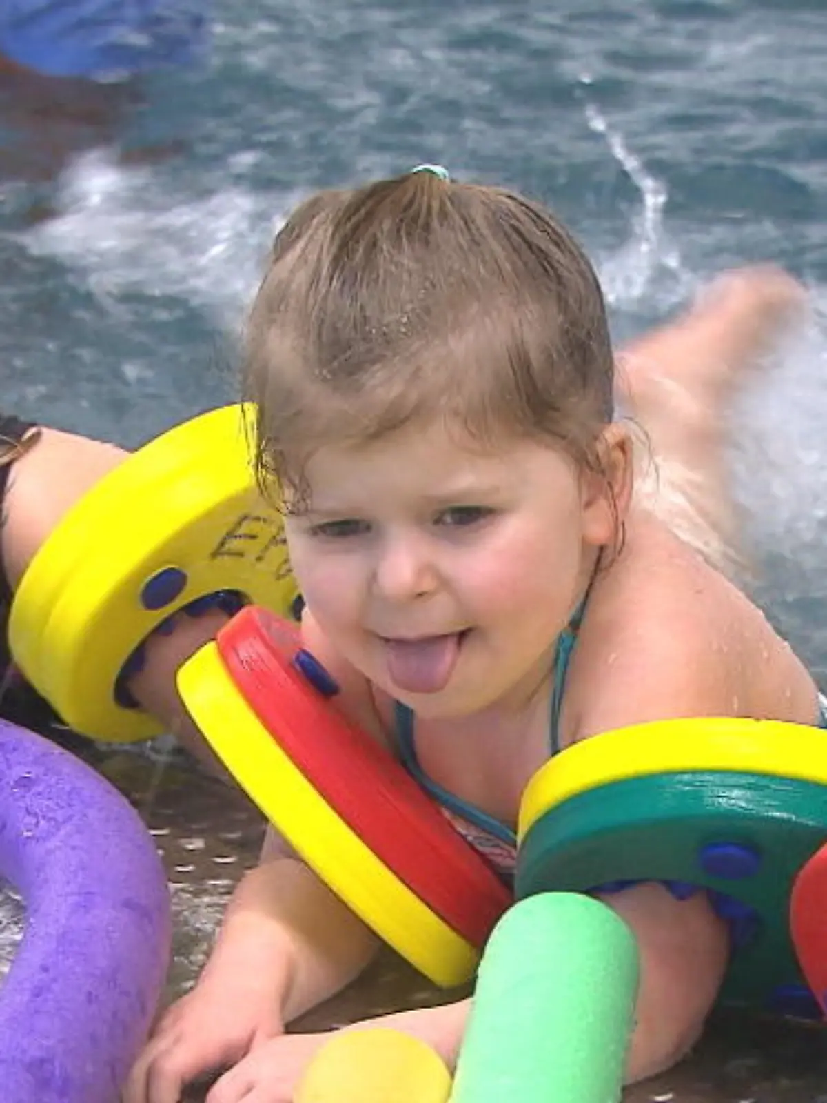 Bild zu: "So finden Sie einen sicheren Schwimmkurs für Ihr Kind"