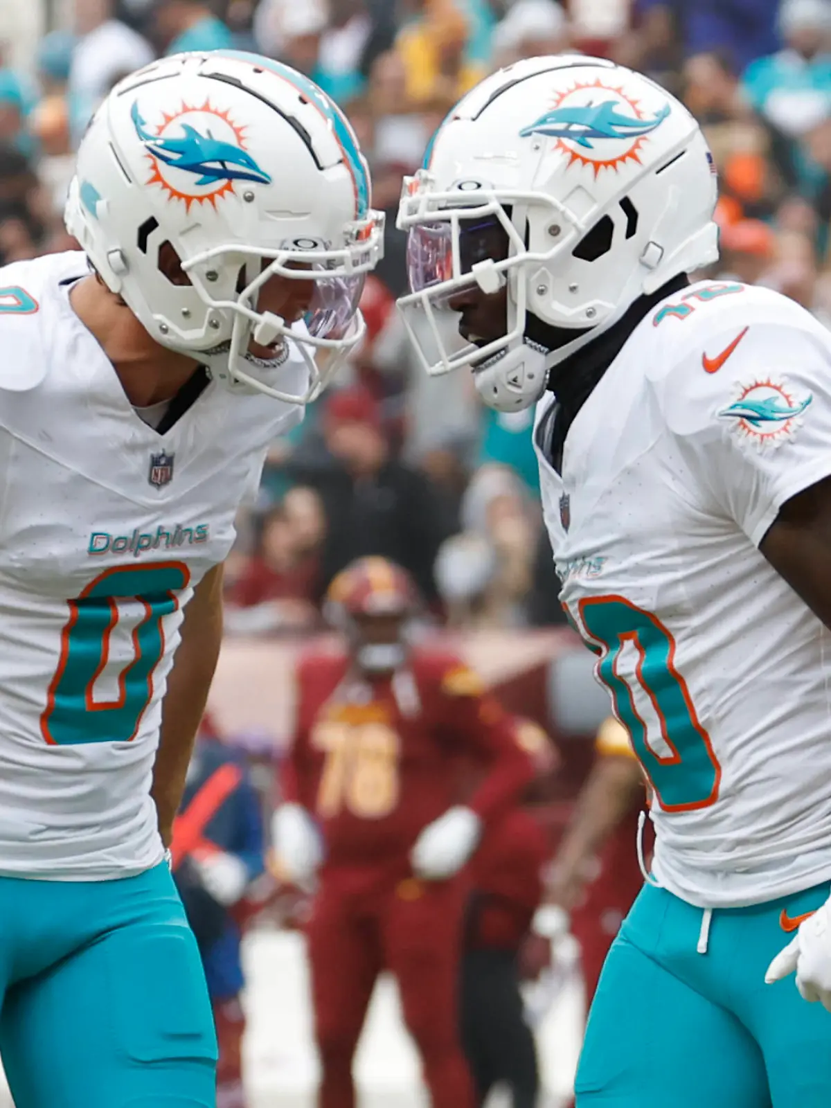 NFL, American Football Herren, USA Miami Dolphins at Washington Commanders Dec 3, 2023 Landover, Maryland, USA Miami Dolphins wide receiver Tyreek Hill 10 celebrates with Dolphins wide receiver Braxton Berrios 0 after catching a touchdown pass against the Washington Commanders during the first quarter at FedExField. Landover FedExField Maryland USA, EDITORIAL USE ONLY PUBLICATIONxINxGERxSUIxAUTxONLY Copyright: xGeoffxBurkex 20231203_gkb_sb4_016