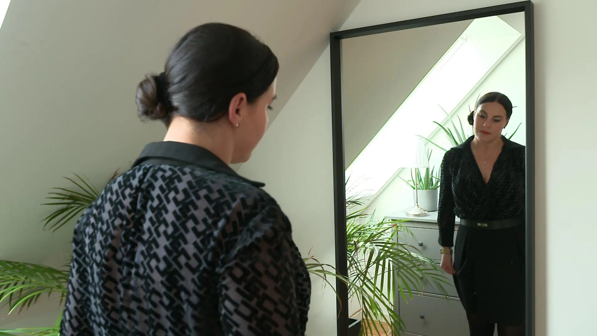 Ina Colada während des RTL-Interviews bei sich zuhause in Bottrop.