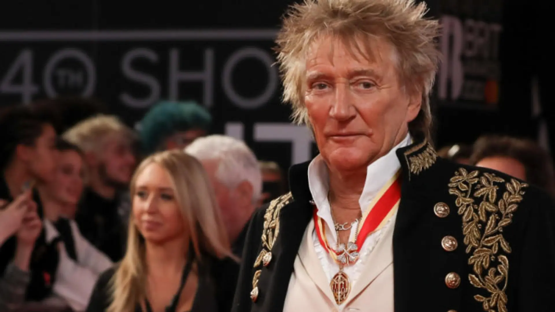 Rod Stewart beschimpft Putin und widmet Ukraine “Antikriegssong”