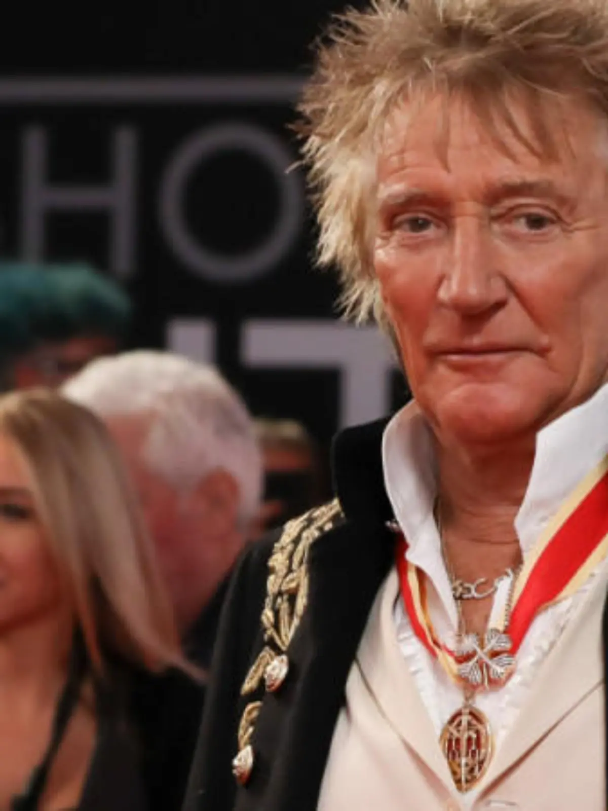 Rod Stewart beschimpft Putin und widmet Ukraine “Antikriegssong”