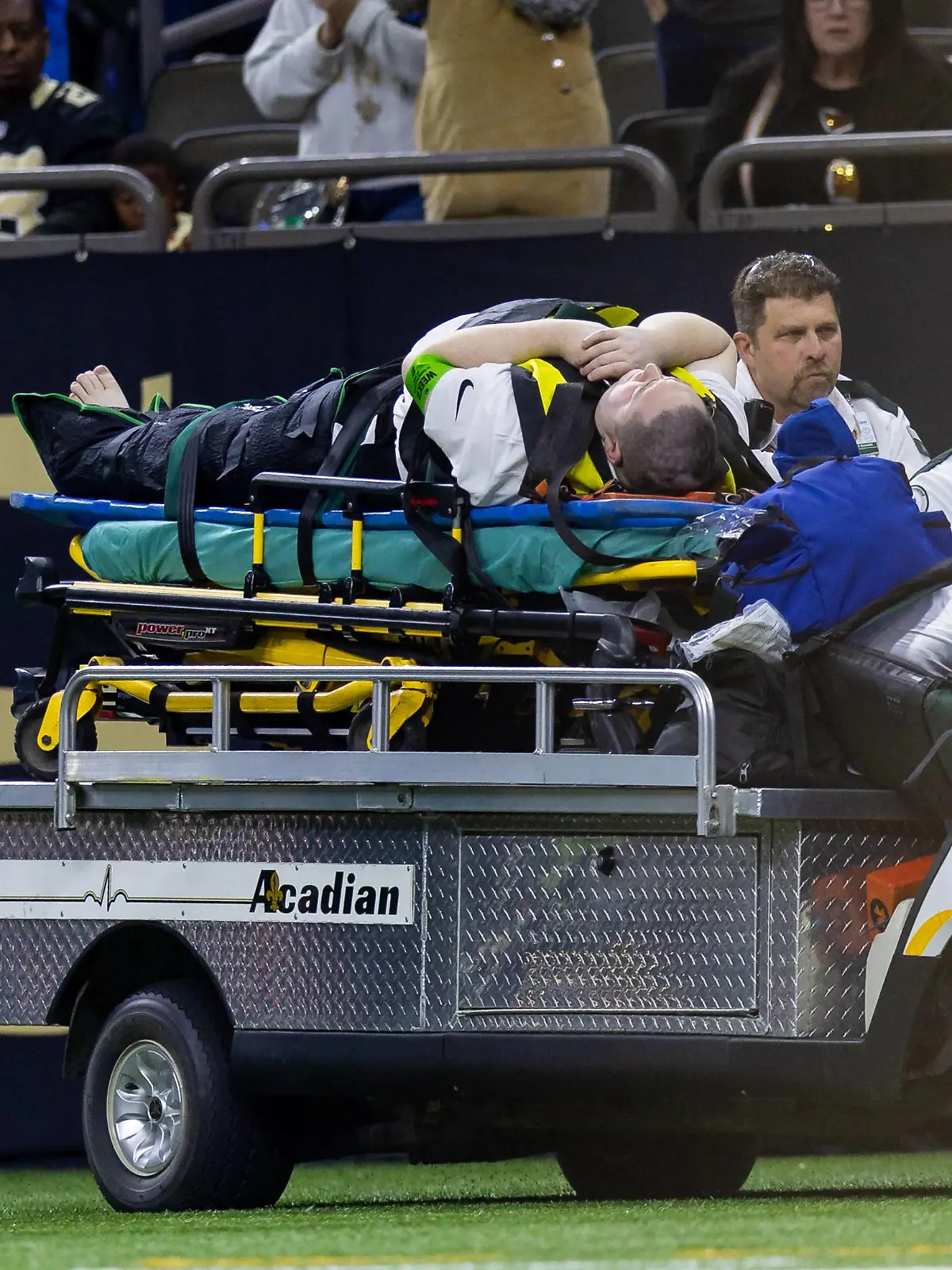 NFL, American Football Herren, USA Detroit Lions at New Orleans Saints Dec 3, 2023 New Orleans, Louisiana, USA NFL yard marker personnel was injured when New Orleans Saints running back Alvin Kamara 41 was pushed out of bounds by the Detroit Lions during the first half at the Caesars Superdome. New Orleans Caesars Superdome Louisiana USA, EDITORIAL USE ONLY PUBLICATIONxINxGERxSUIxAUTxONLY Copyright: xStephenxLewx 20231203_sns_la1_00128
