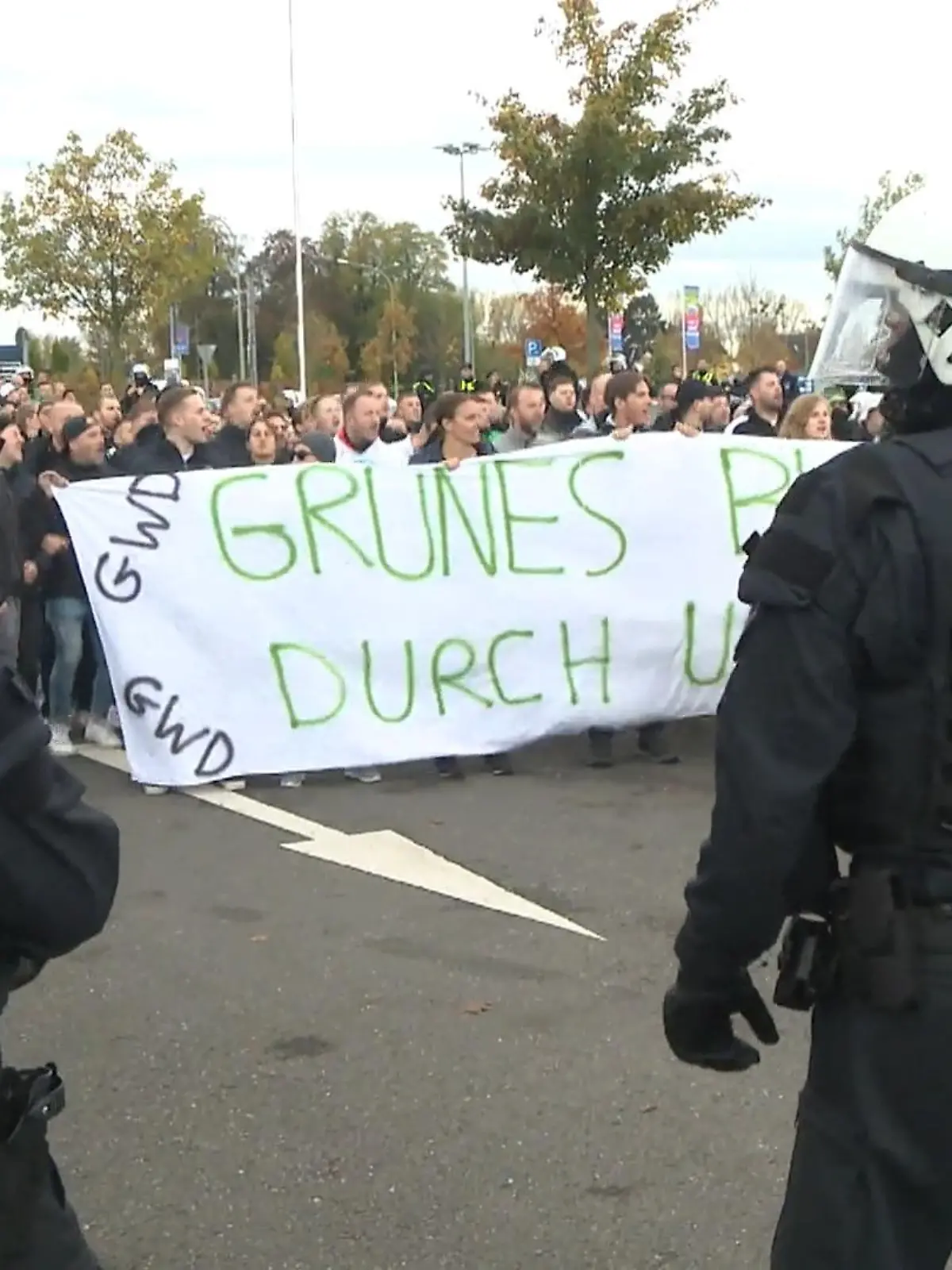 Bild zu: "800 Beamte üben den Ernstfall"