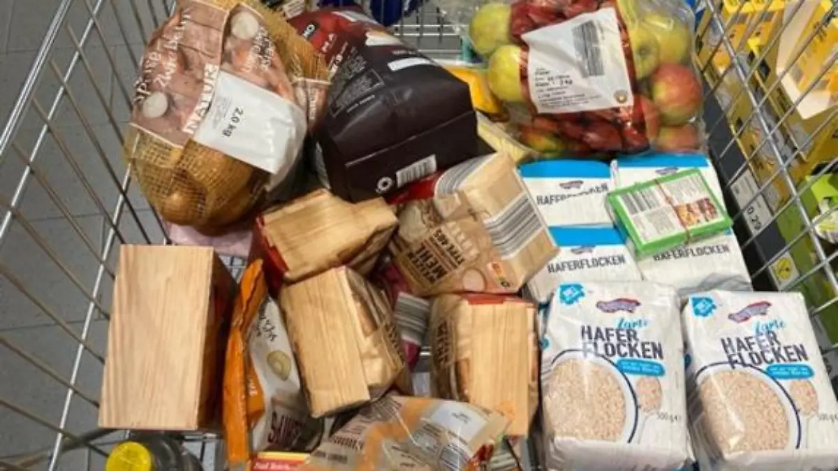 Für den Monatseinkauf überlegt sich Maren genau, wie viel die Familie von den einzelnen Produkten braucht. Spontankäufe schließt sie so aus.