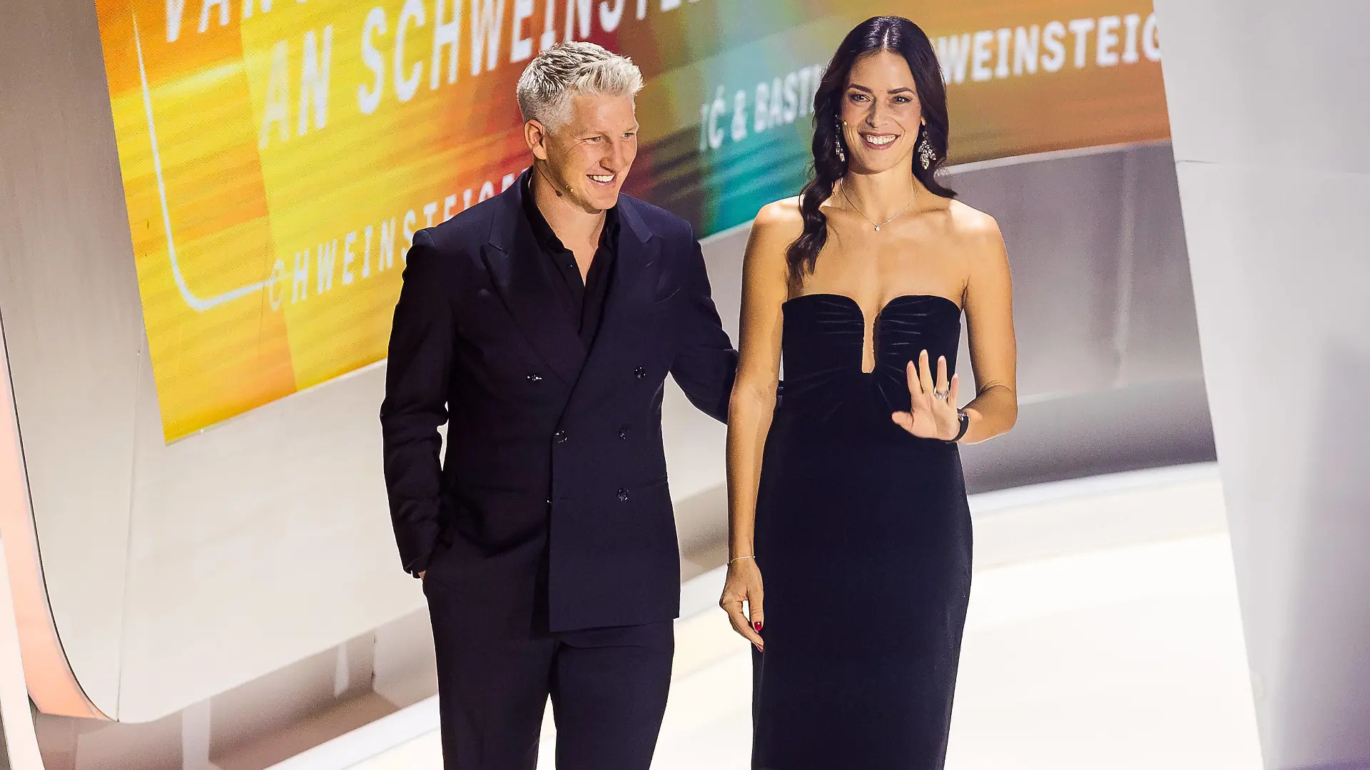 Offenburg Wetten, dass.. , Offenburg 2023 ZDF-Fernsehsendung Wetten, dass.. zum letzten mal moderiert von Thomas Gottschalk, Bastian Schweinsteiger und Ana Ivanovic, 25. November 2023, Offenburg / Baden-Württemberg / Deutschland, EIBNER-PRESSEFOTO Tel: 0172 837 4655 *** Offenburg Wetten, dass , Offenburg 2023 ZDF TV show Wetten, dass hosted for the last time by Thomas Gottschalk, Bastian Schweinsteiger and Ana Ivanovic, November 25, 2023, Offenburg Baden Württemberg Germany, EIBNER PRESS PHOTO Tel 0172 837 4655 Copyright: xSocher/xEibner-Pressefotox EP_kso
